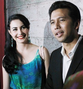 Emil & Arumi Bachsin Berencana Bulan Madu Sambil Penelitian