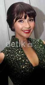 Maudy Koesnaedi Berponi