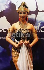 Dewi Kunti, Maudy Koesnaedi