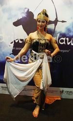 Dewi Kunti, Maudy Koesnaedi