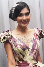 Si Cantik Sandra Dewi Tak Jomblo Lagi