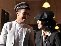 Ini duet pertama dengan penyanyi wanita. Debut single duet ya baru ama dia (Sherina). Alhamdulillah seru banget sama Sherina. Karena emang kita udah temenan. Buat syuting ini juga dari kemarin udah bareng-bareng, jelas Vidi. Noel/detikHOT.