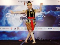 Karena hal itu pula, gadis keturunan Tionghoa ini menjadi tertarik untuk lebih mendalami budaya Jawa.