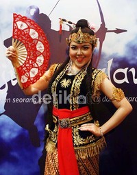 Tina Toon saat ditemui di jumpa pers pagelaran wayang orang bertajuk 'Arjuna Galau' di Tugu Kutskring Paleis, Jakarta, Selasa (3/9/2013).