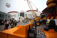 Hadir dalam acara tersebut Tjandi Mulyono selaku President Director, Cahyadi Lie selaku President Commissioner, dan Herry Hermansjah selaku Marketing Director GM Tractors.