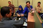 Peringati Hari Pelanggan, Petugas BCA Pakai Kostum Sepakbola