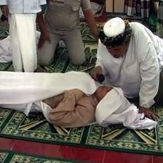 Dituding Punya Ilmu Santet, Warga Probolinggo Jalani Sumpah Pocong