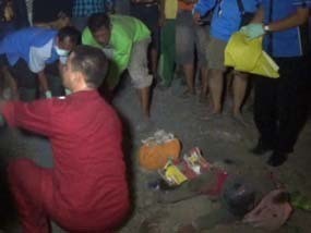 Truk Muat Semen Tabrak Rumah Warga, Tiga Orang Tewas