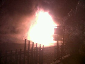 Truk Muat Cairan Kimia Terbakar