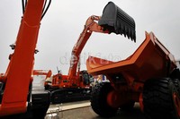 Hydraulic Excavator DX 700 LC dilengkapi dengan kapasitas keruk 2,5 hingga 5.2 meter kubik.