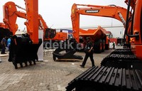 Jejeran Hydraulic Excavator DX 700 LC saat peluncuran di Indonesia Mining Expo, JIExpo Kemayoran, Jakarta.