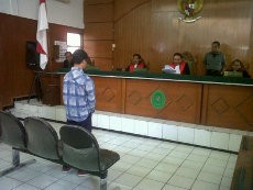 Tampil Gaul, Sopir Juke Maut Jalani Sidang Vonis