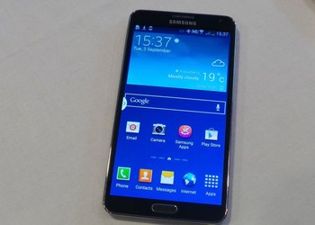 Desain Galaxy Note 3 tidak jauh dengan Galaxy Note terdahulunya.