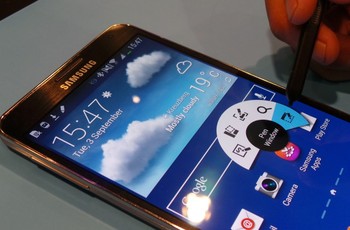 Memiliki ketebalan 8,3 mm lebih tipis dibandingkan dengan Note 2.
