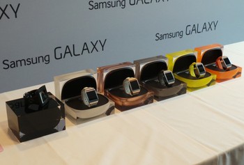 Galaxy Gear memang layak disebut sebagai jam tangan yang pintar, karena punya beragam kegunaan fitur dibanding jam tangan biasa yang hanya sekadar untuk menunjukkan waktu atau tanggal.