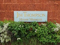 Jim Thompson adalah orang AS yang tinggal di Asia tepatnya Bangkok. Awalnya ia dikirim sebagai sukarelawan di Angkatan Darat AS. Setelah perang selesai, ia pun memfokuskan diri pada industri kerajinan kain (Merry/detikTravel)
