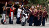 Tari tortor sendiri dahulu kala di pentaskan untuk meminta hujan, kematian, panen raya serta pesta muda-mudi.