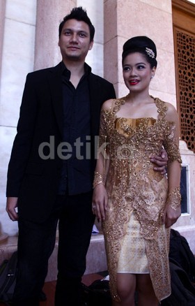 Momen-momen Romantis Titi Kamal dan Christian Sugiono