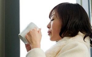 Slruup! Pakai Cara Orang Jepang Menyeruput Minuman Panas Agar Lidah Tak Terbakar