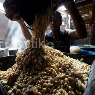 Harga Kedelai Melonjak, Perajin Tahu Tempe Curhat ke Petinggi KPPU
