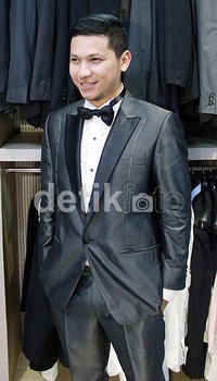 Rencananya, Gading akan mengenakan jas pengantinnya itu saat menggelar resepsi di Jakarta. Asep/detikHOT.