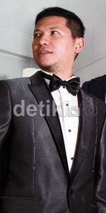 Mengintip Jas Pengantin Gading Marten