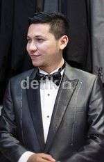 Mengintip Jas Pengantin Gading Marten