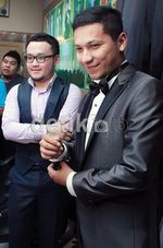 Mengintip Jas Pengantin Gading Marten