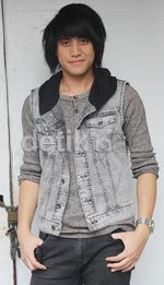 Kevin Aprilio Setia dengan Gaya Rambutnya