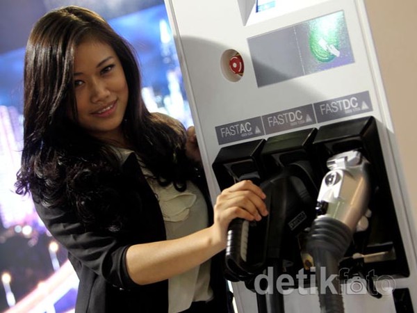 Ini Dia Cara Nge-charge Mobil Listrik Terbaru