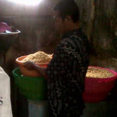 Kedelai Naik, Pengrajin Tempe di Malang Kelimpungan