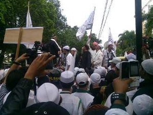 Rizieq dkk Demo Miss World di MNC, Kebon Sirih ke Senen Macet