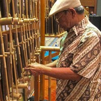 Perkawinan Angklung dan Software Karya Anak Bangsa Lahirkan Klungbot