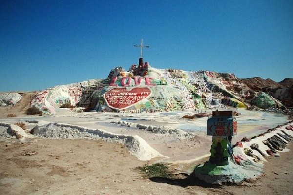 Unik, Bukit di California Ini Dilukis!