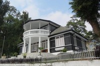 Inilah rumah pengasingan Presiden Soekarno di Parapat, Sumatera Utara. Pemandangan indah Danau Toba di tempat ini, membuat semua orang makin cinta Indonesia (Fitraya/detikTravel)