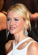 Naomi Watts Tampil Anggun