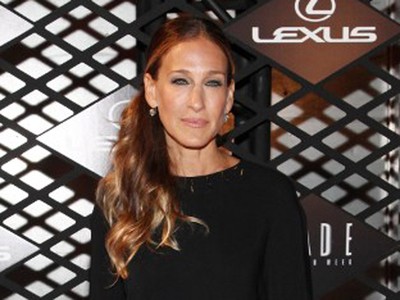 Dress Hitam Simple Sarah Jessica Parker