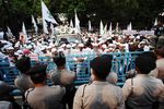 Water Cannon & Barracuda Disiagakan di Kantor MNC