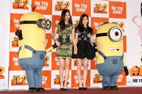 Seohyun dan Taeyeon berpose bersama Minions. TenAsia/Paeng Hyun-joon.