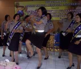 Goyang Caisar Meriahkan HUT Polwan ke-65