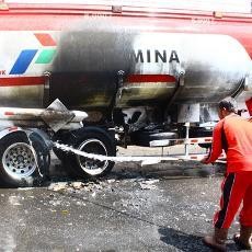 Lindas Motor, Tangki Truk BBM Pertamina Terbakar