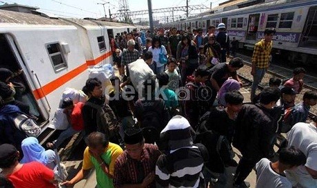 Ongkos Parkir di Stasiun Bisa Murah kalau Pemerintah Ikut Bangun