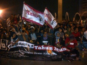 Tagih Janji SBY, Puluhan Massa Pendukung Munir Penuhi Bundaran HI