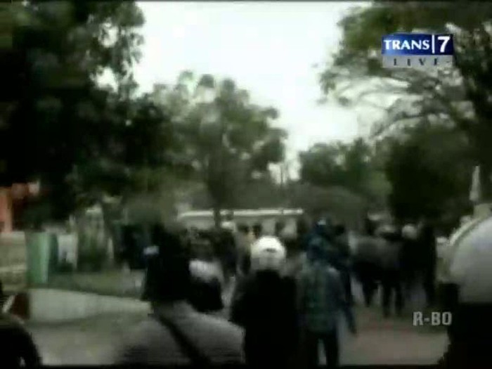 Saling Ejek, Ormas Saling Bakar Mobil