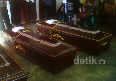 Jenazah Korban Kapal Tenggelam Tiba di Bandara FL Tobing