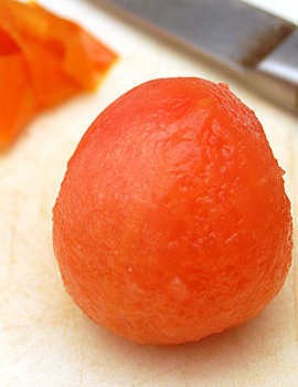 Kupas Kulit Telur dan Tomat Dengan Cara Praktis Ini