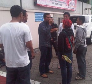 Manajemen Ahmad Dhani Datangi RS Meilia