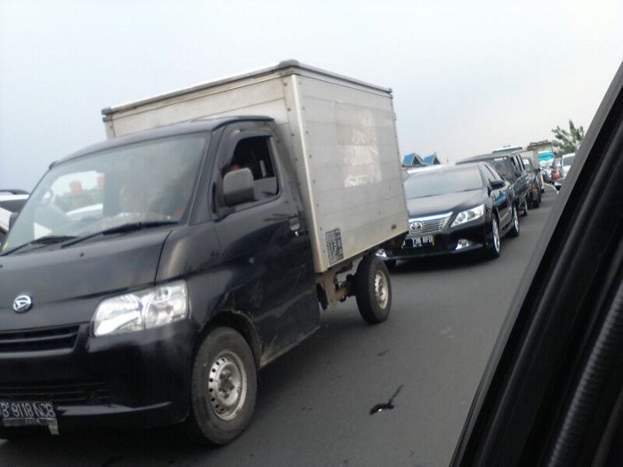 Olah TKP Kecelakaan Maut Jagorawi, Tol Cimanggis Macet