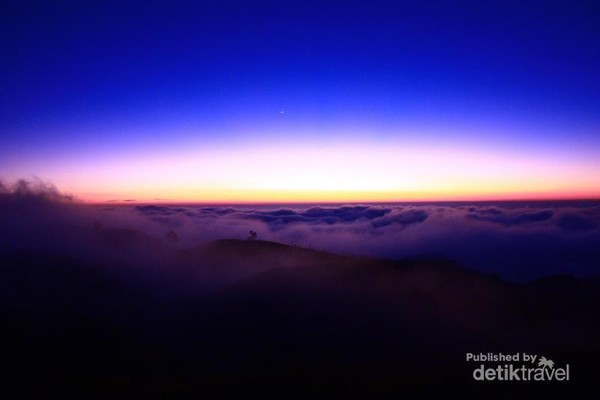 Lupakan Sikunir Saatnya Menanti Sunrise Dieng di Gunung Prau