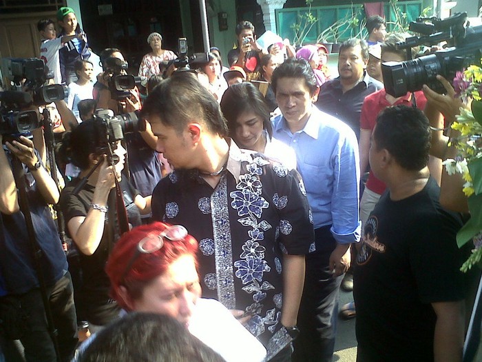 Ahmad Dhani, Al, dan El Sambangi Keluarga Nurmansyah di Koja